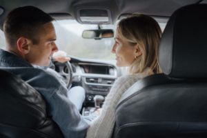 Seks w samochodzie – o czym pamiętać, oddając się erotycznym uniesieniom?